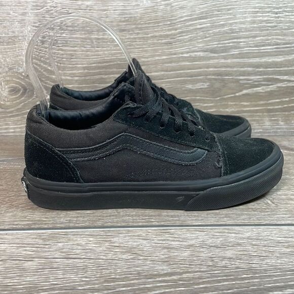 Vans Old Skool Low Top Little Boy Size 2 Black Suede Canvas Triple Black Shoe - Picture 1 of 12